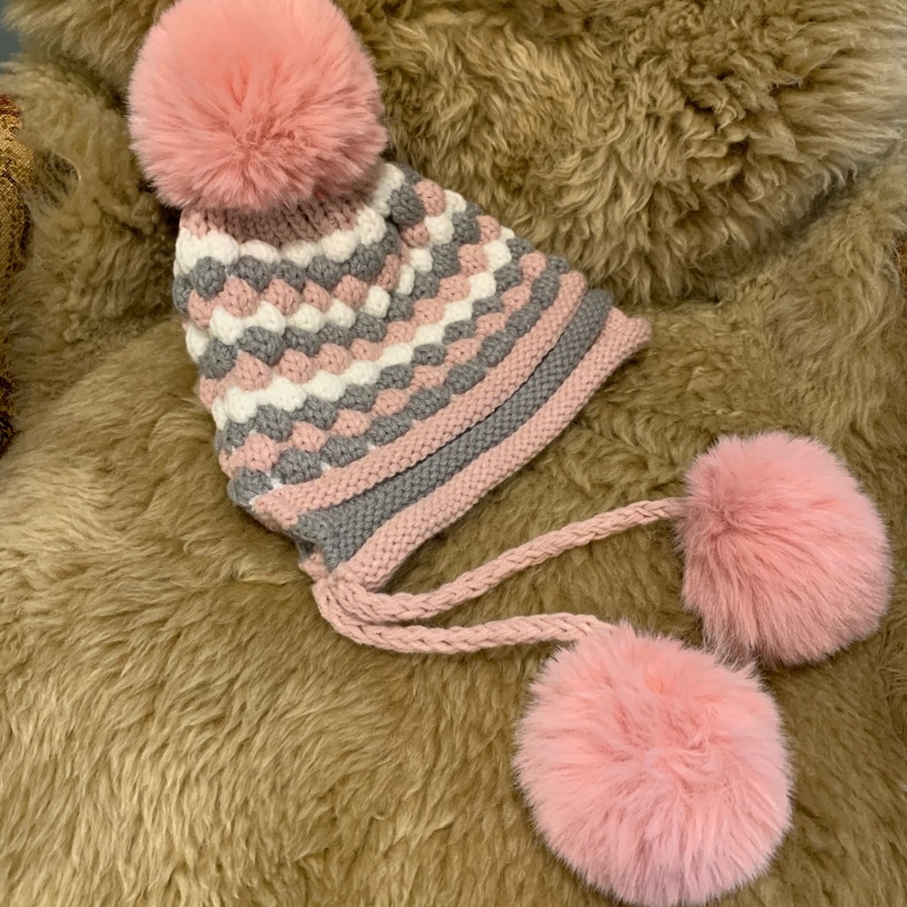 Adorable knit Pom Pom hat. No tags. Small.